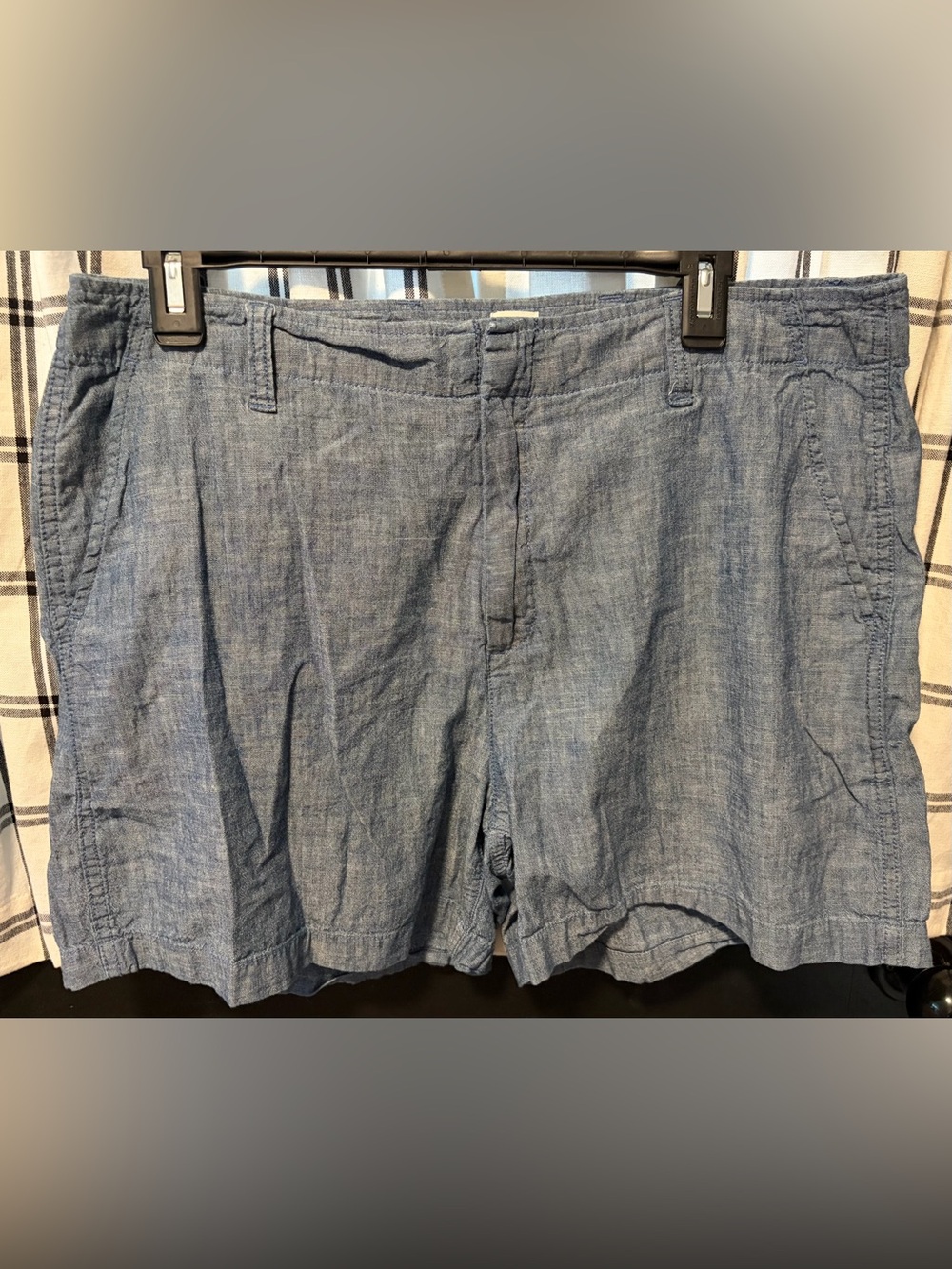 GAP Casual Lightweight Chambray Shorts in Blue Downton Khaki Size 14. Worn once
